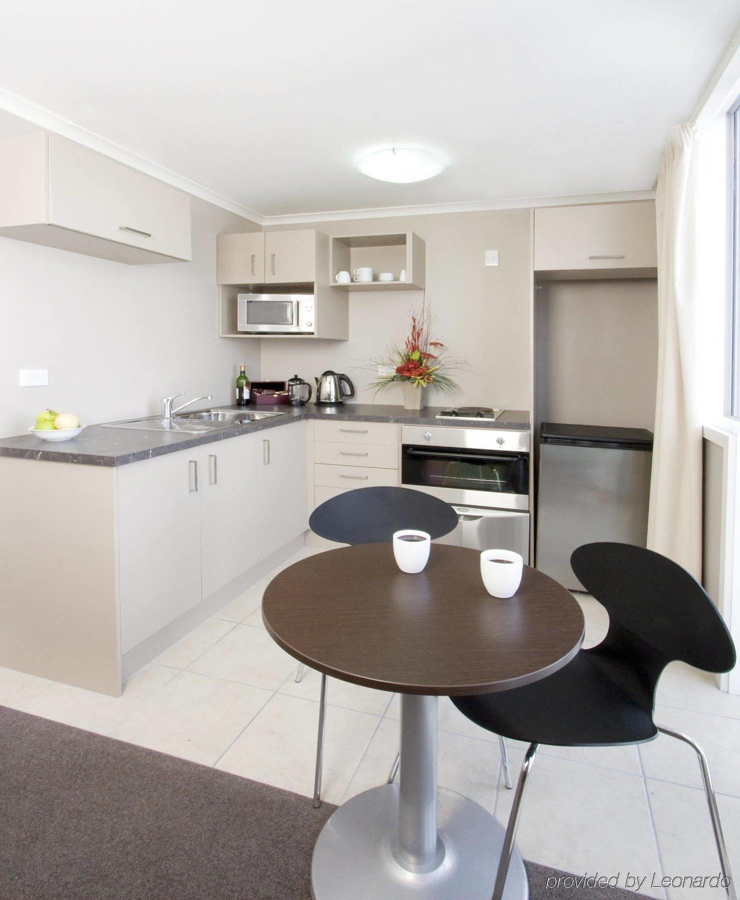 Quest On Ward Serviced Apartments Hamilton Room photo